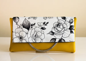 Apri immagine nella presentazione, Tattoo Pochette
